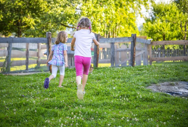 Kinder im Garten am Vorderklinglhub