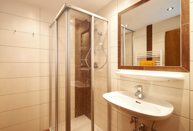 Appartement mit modernem Badezimmer 