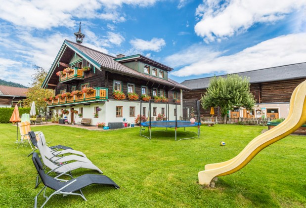 Garten mit Spielplatz am Bauernhof Vorderklinglhub