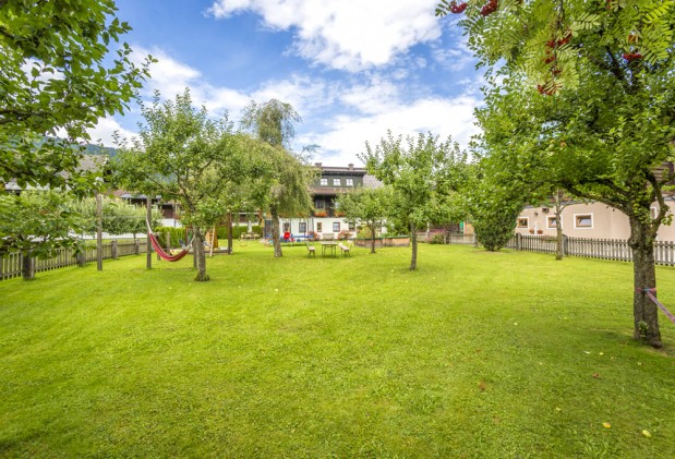 Garten mit Hängematte
