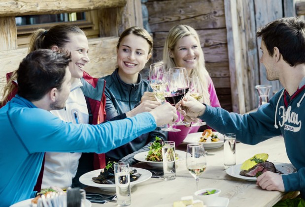 Essen in der Skihütte © Flachau Tourismus